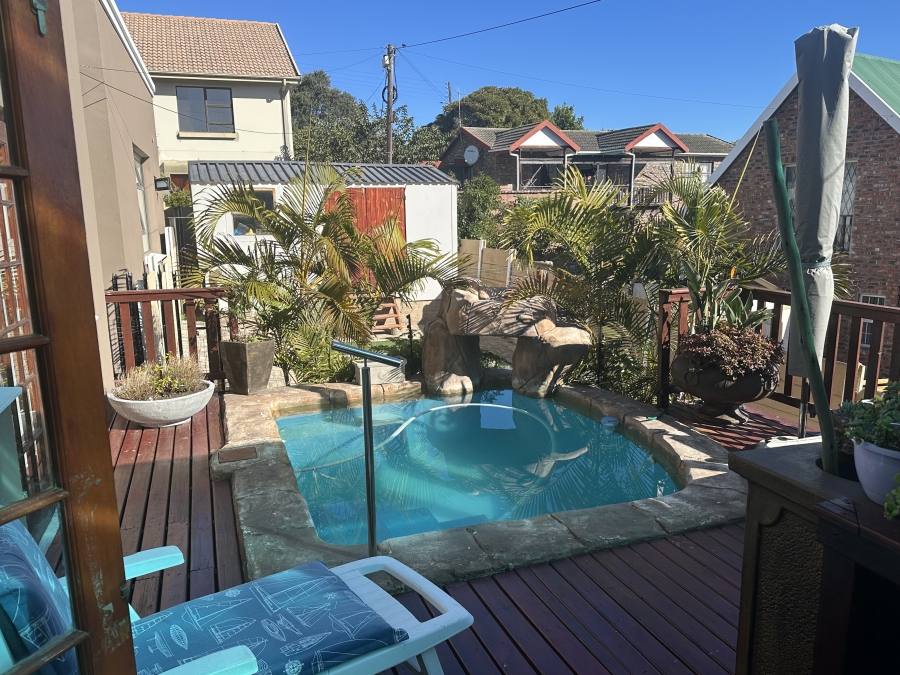 4 Bedroom Property for Sale in Fraaiuitsig Western Cape